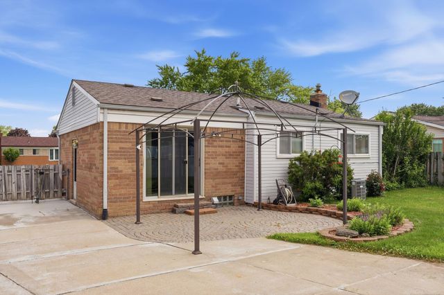 18018 cloverdale Drive, Clinton Twp, MI 48035