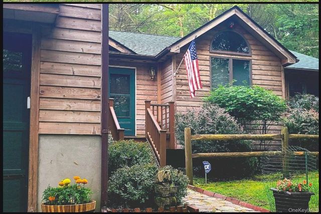 5 Summit Drive, Yulan, NY 12792