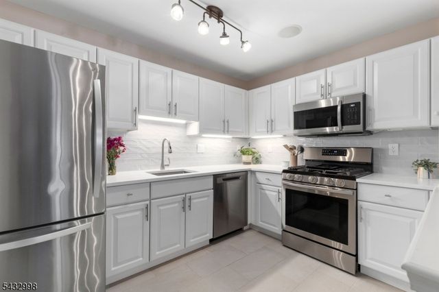 277 Winthrop Dr, Butler Boro, NJ 07405