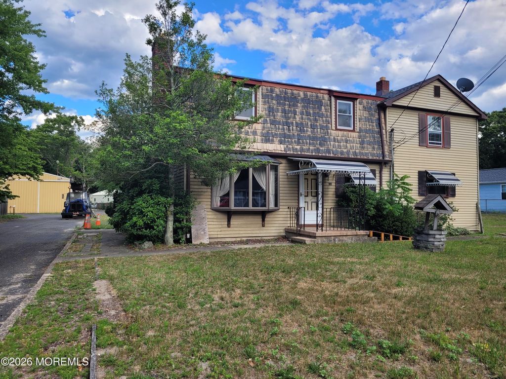 1198 Maxim Southard Road, Howell, NJ 07731