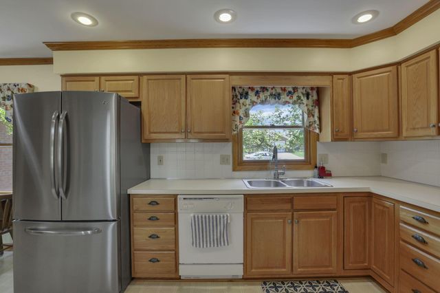 3122 Kingsmead, Dublin, OH 43017