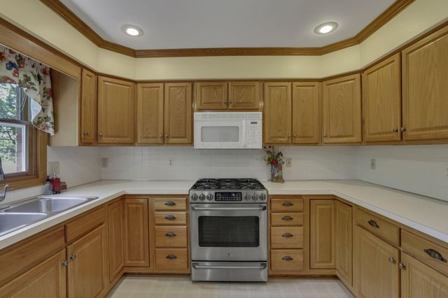 3122 Kingsmead, Dublin, OH 43017