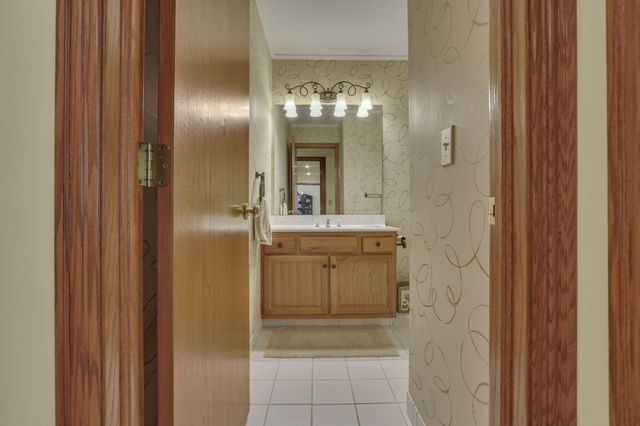 3122 Kingsmead, Dublin, OH 43017