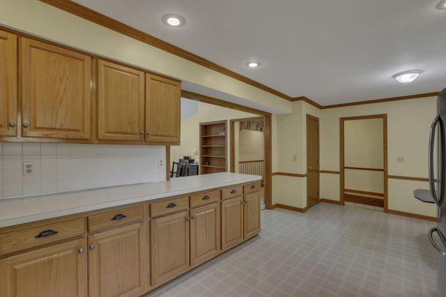 3122 Kingsmead, Dublin, OH 43017