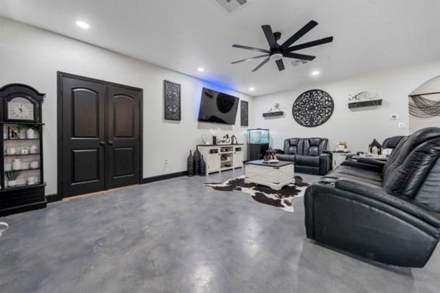 43 O'baya, Bedias, TX 77831