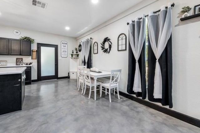 43 O'baya, Bedias, TX 77831