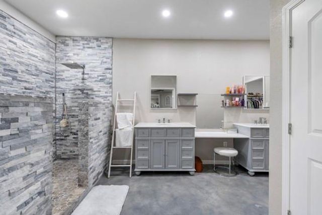 43 O'baya, Bedias, TX 77831