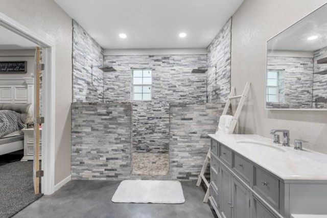 43 O'baya, Bedias, TX 77831