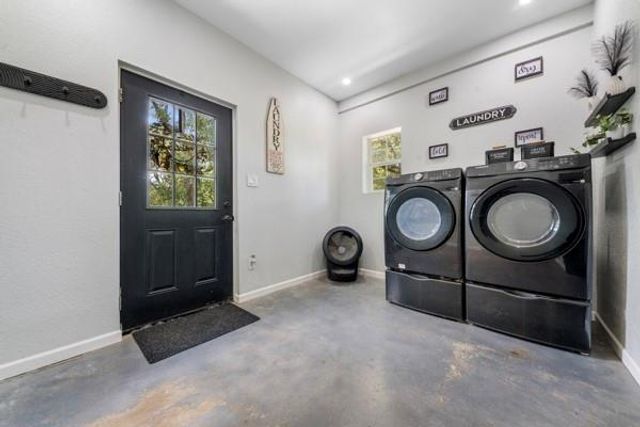 43 O'baya, Bedias, TX 77831