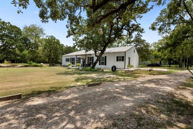 43 O'baya, Bedias, TX 77831