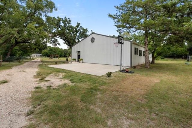 43 O'baya, Bedias, TX 77831