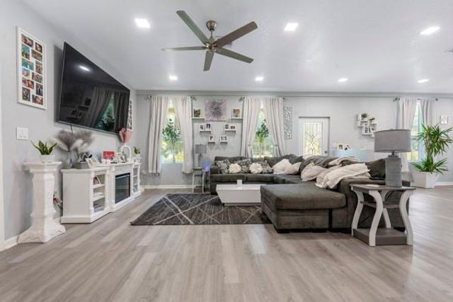 43 O'baya, Bedias, TX 77831