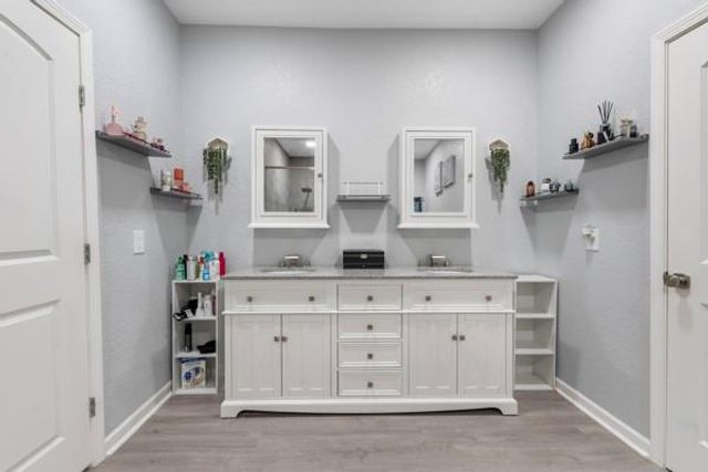 43 O'baya, Bedias, TX 77831