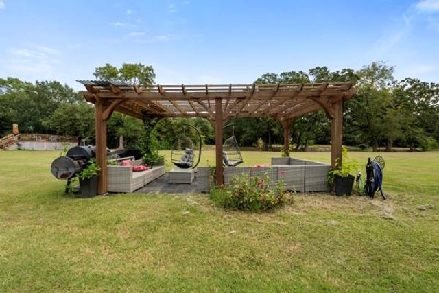 43 O'baya, Bedias, TX 77831