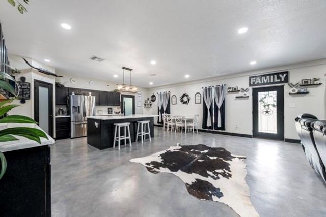 43 O'baya, Bedias, TX 77831