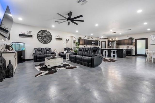 43 O'baya, Bedias, TX 77831