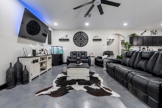 43 O'baya, Bedias, TX 77831