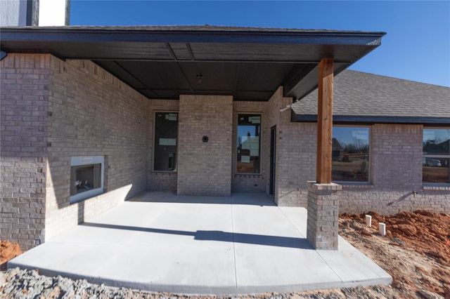 2913 Crossover Court, Moore, OK 73160