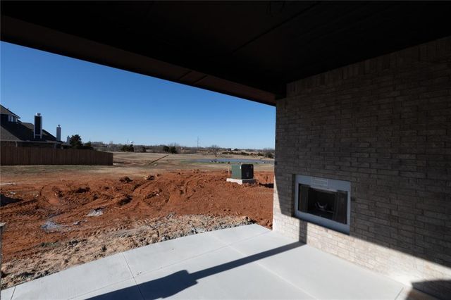 2913 Crossover Court, Moore, OK 73160