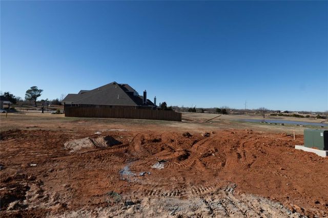 2913 Crossover Court, Moore, OK 73160