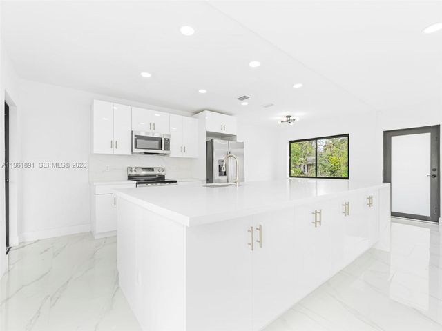 2500 SW 23rd Ter, Miami, FL 33145