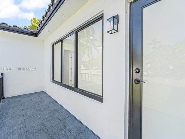 2500 SW 23rd Ter, Miami, FL 33145