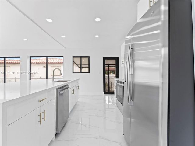 2500 SW 23rd Ter, Miami, FL 33145