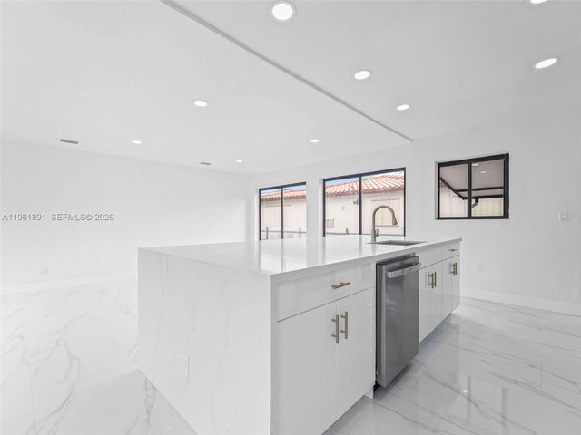 2500 SW 23rd Ter, Miami, FL 33145