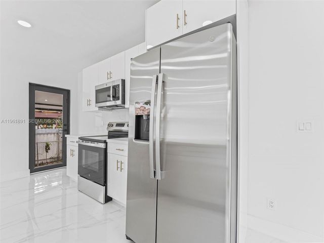 2500 SW 23rd Ter, Miami, FL 33145