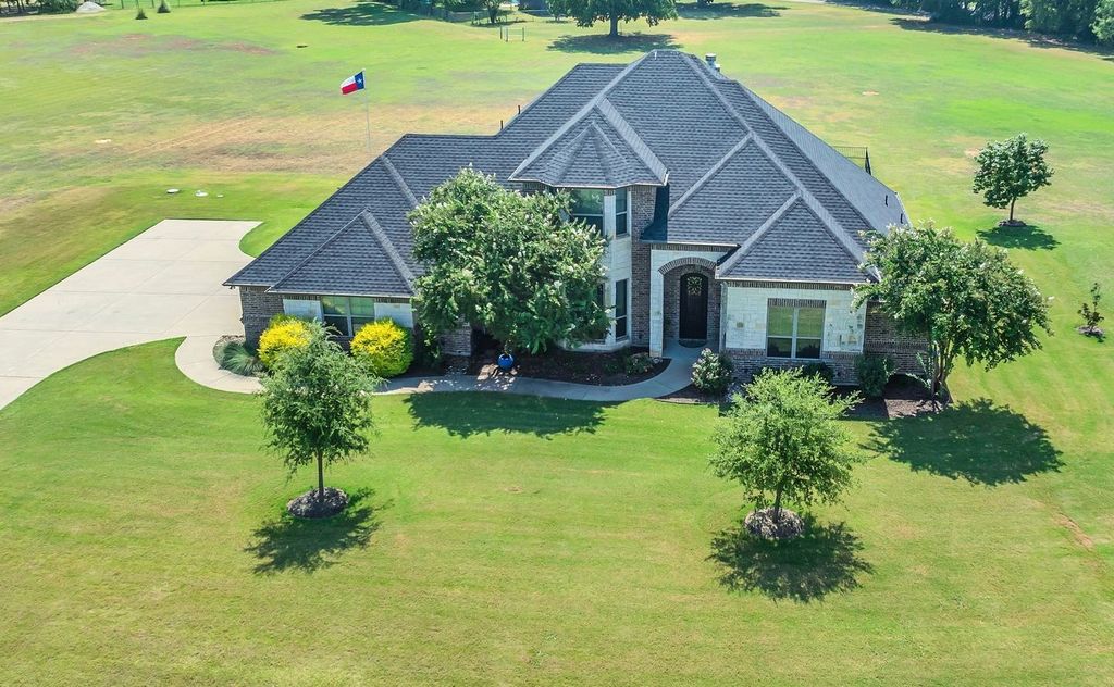 1801 Yucatan Drive, Granbury, TX 76048