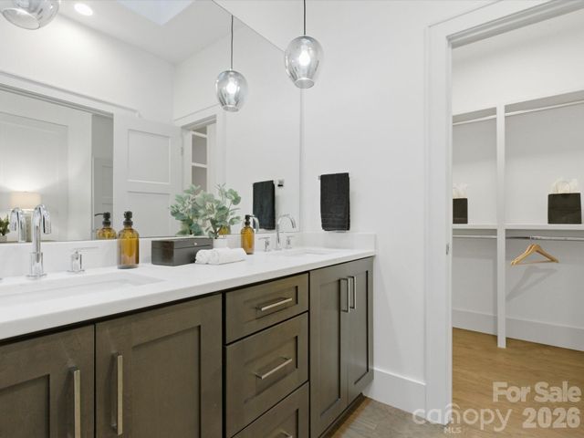 129 S Gardner Avenue, Charlotte, NC 28208