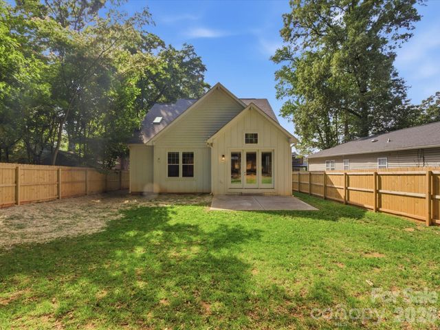 129 S Gardner Avenue, Charlotte, NC 28208