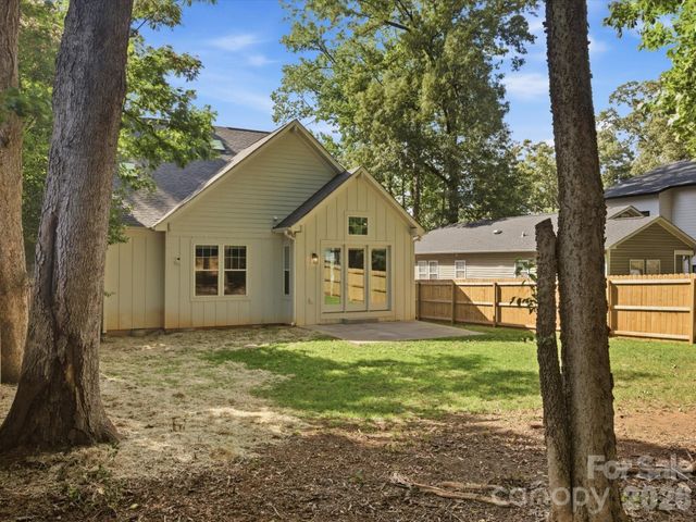 129 S Gardner Avenue, Charlotte, NC 28208