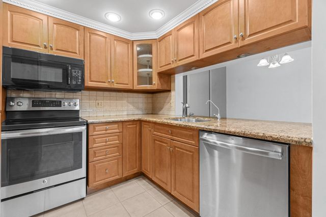 811 Sky Pine Way A2, Greenacres, FL 33415