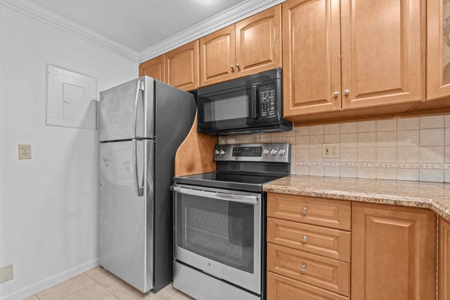 811 Sky Pine Way A2, Greenacres, FL 33415