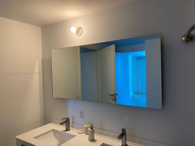 1300 Brickell Bay Drive 1805, Miami, FL 33131