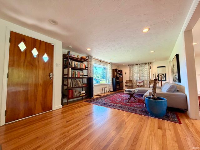 816 S Anna Lee Lane, Bloomington, IN 47403
