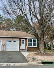 19b Maplewood Drive 52, Whiting, NJ 08759