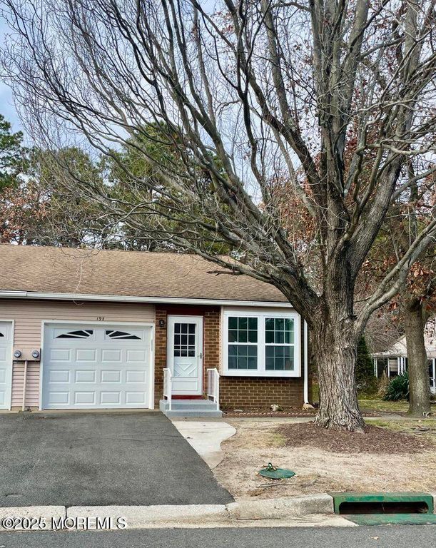 19b Maplewood Drive 52, Whiting, NJ 08759