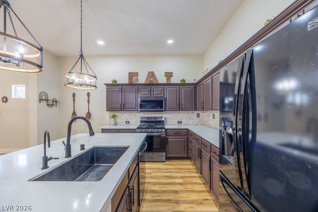 8217 Cabin Springs Avenue, Las Vegas, NV 89131