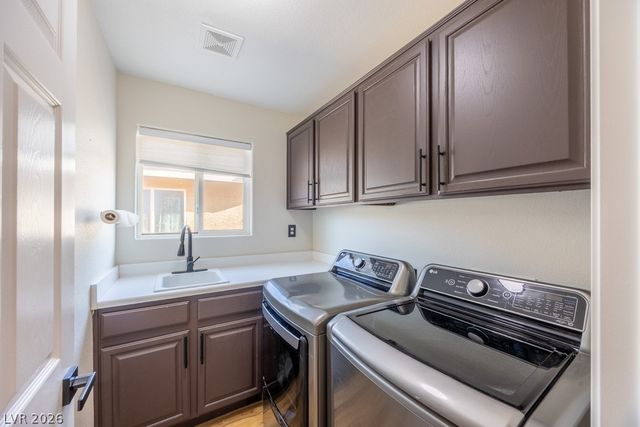 8217 Cabin Springs Avenue, Las Vegas, NV 89131