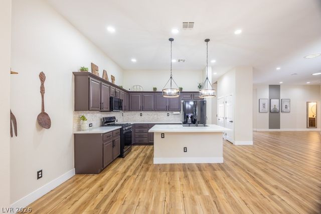 8217 Cabin Springs Avenue, Las Vegas, NV 89131