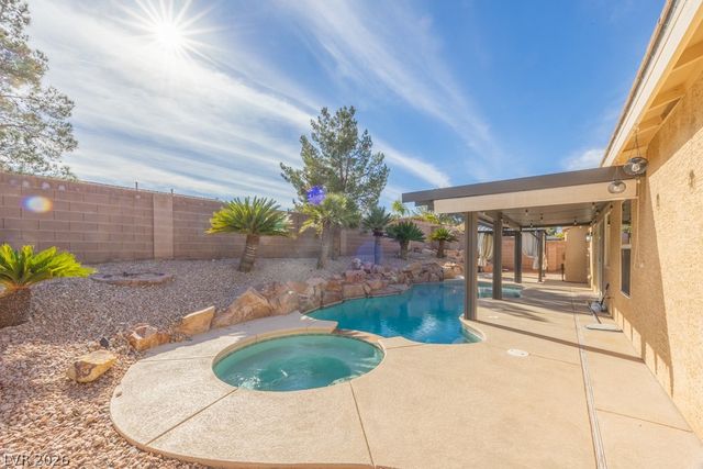 8217 Cabin Springs Avenue, Las Vegas, NV 89131