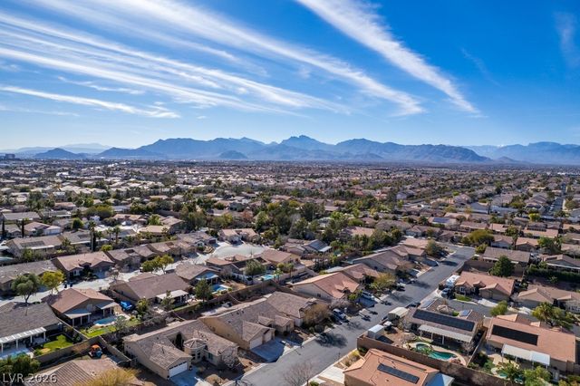 8217 Cabin Springs Avenue, Las Vegas, NV 89131