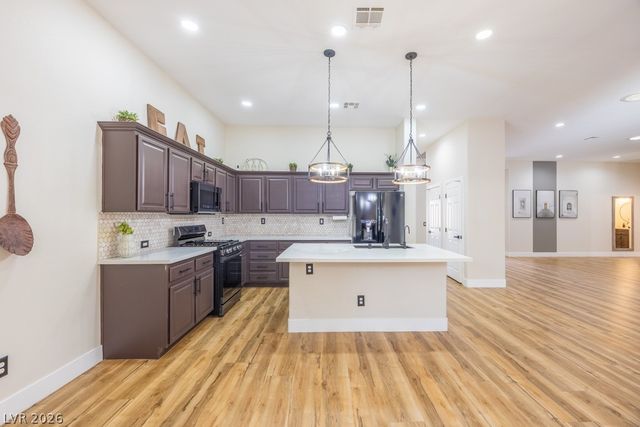 8217 Cabin Springs Avenue, Las Vegas, NV 89131