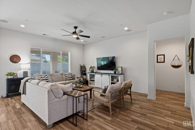 11631 Shady Valley Place, Bakersfield, CA 93311