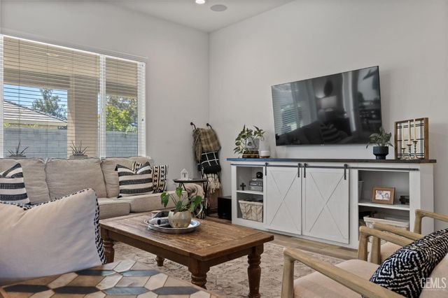 11631 Shady Valley Place, Bakersfield, CA 93311