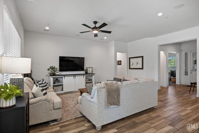 11631 Shady Valley Place, Bakersfield, CA 93311