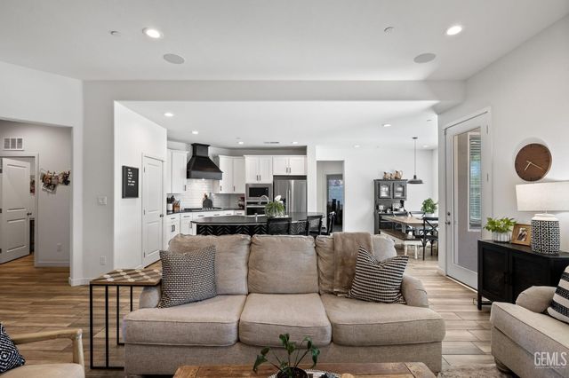 11631 Shady Valley Place, Bakersfield, CA 93311