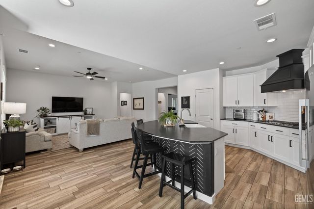 11631 Shady Valley Place, Bakersfield, CA 93311